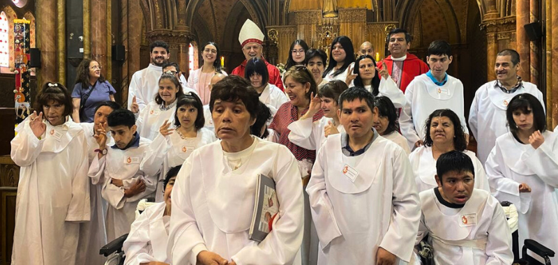 Residentes de Los Cerezos y Los Álamos recibieron el sacramento de la confirmación en Recoleta