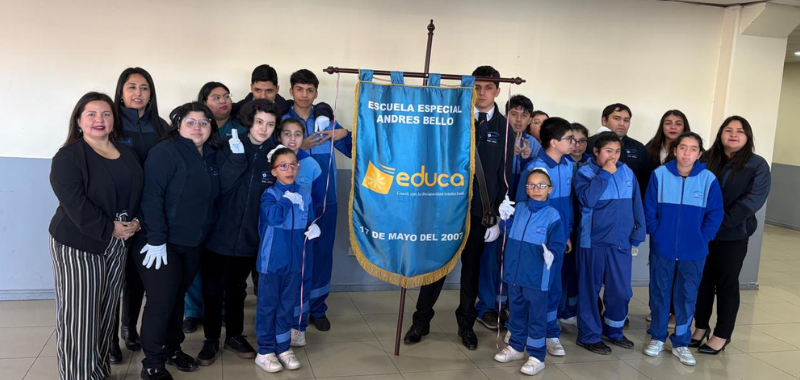 Comunidades educativas de Coanil participan en desfiles del Mes del Mar