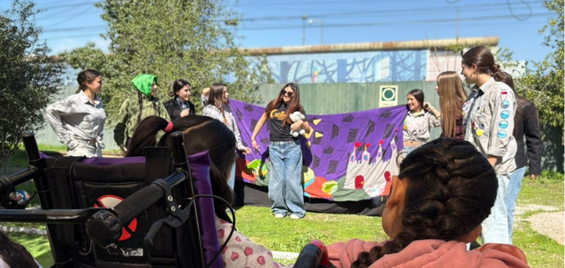 Estudiantes del Colegio Santiago Evangelista inician voluntariado scout en Residencia Las Azucenas de San Joaquín
